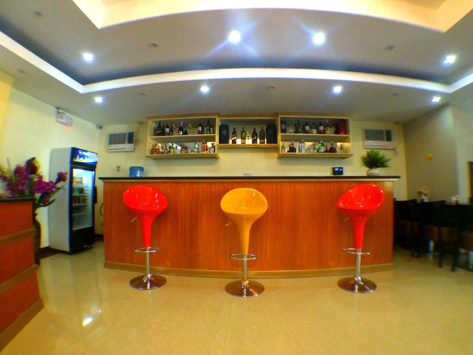 Rainbowland Hotel Olongapo Extérieur photo